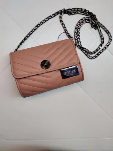 Bolsa no couro ecológico