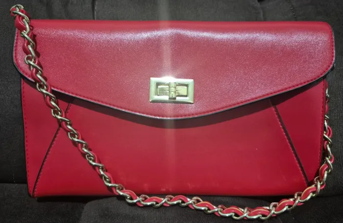 Bolsa vermelha pouco usada.