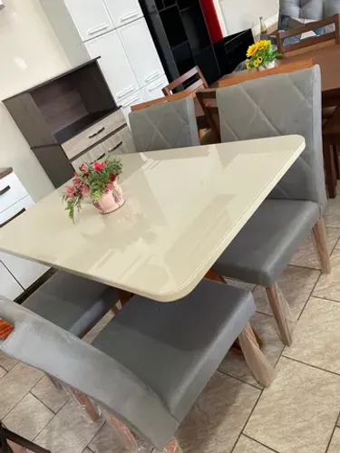 Mesa Off White Com 04 Cadeiras Madeira 