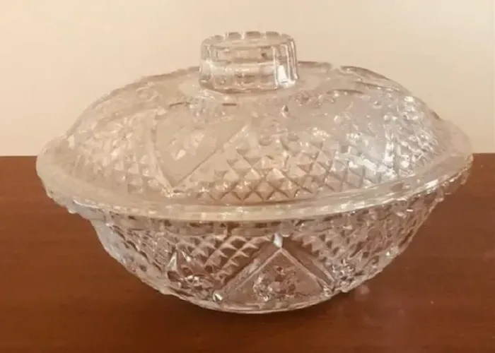 Compoteira bomboniere antiga vidro incolor lapidado
