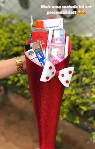 BUQUE DE MAQUIAGEM