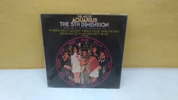 Lp vinil The 5th Dimension, disco e capa bom estado. E outros.
