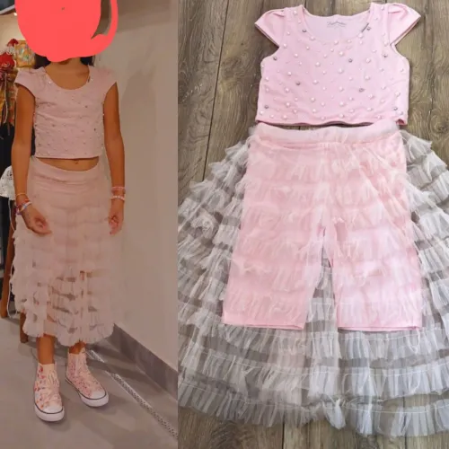Conjunto pituchinhus pérolas e strass saia short fru fru 10 anos