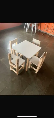 Mesa infantil mdf com 4 cadeiras