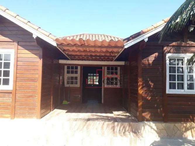 Excelente casa de Madeira com Varanda 3 dormitórios sendo1 suíte à venda, 160 m² por R$ 70