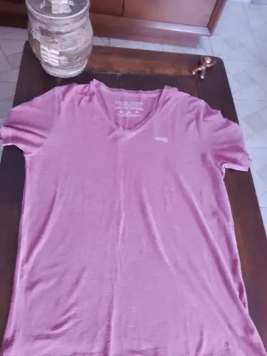 Camiseta. Colcci P vete M. Importada