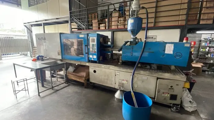 Injetora de Plástico Haitian 200t modelo HTF 200W