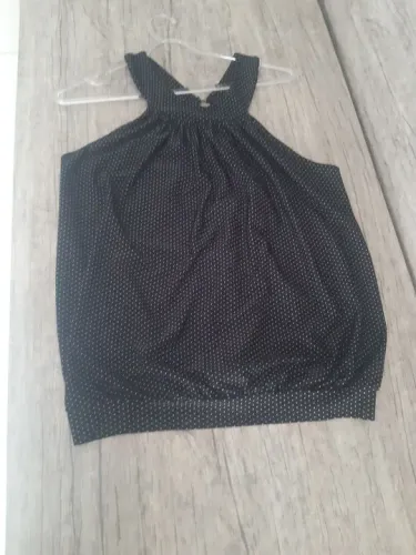 Blusa feminina preta com bolinhas