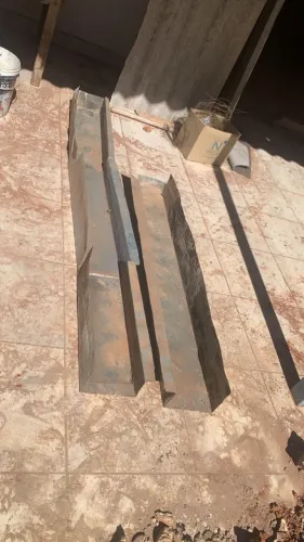 3 pedaços de Calhas de Zinco Usadas de 20 cm - medindo (0,58); (0,68); (0,84); cm