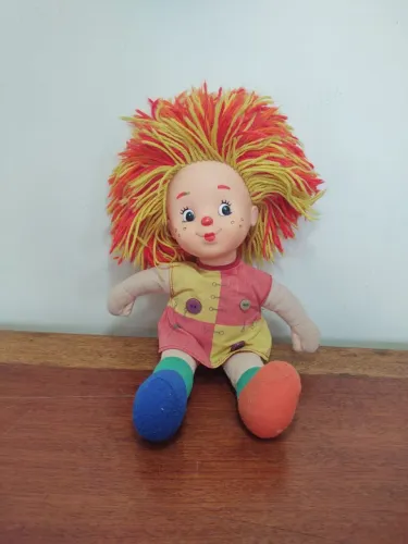 Estrela - Antiga boneca de pano Emília - 30cm de altura - Década de 80