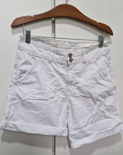 Bermuda feminina branca versátil - CANTÃO