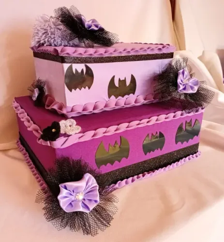 Bolo fake roxo wandinha hallowen