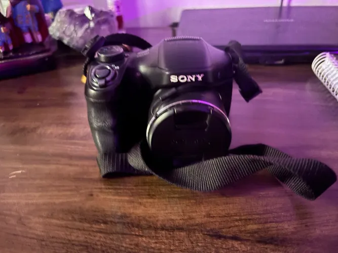 Câmera Sony Cyber-shot DSC-H100