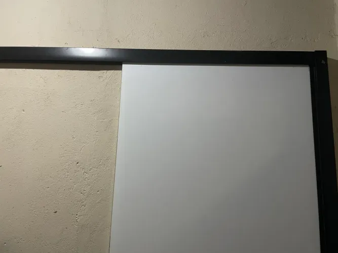 Porta de vidro de correr com insulfilme branco e roda pés incluso