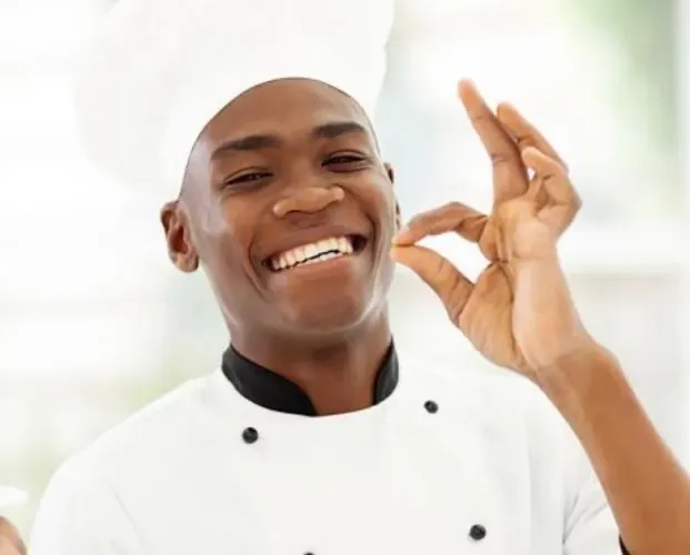 AUXILIAR COZINHA TURNO DIA OU NOITE