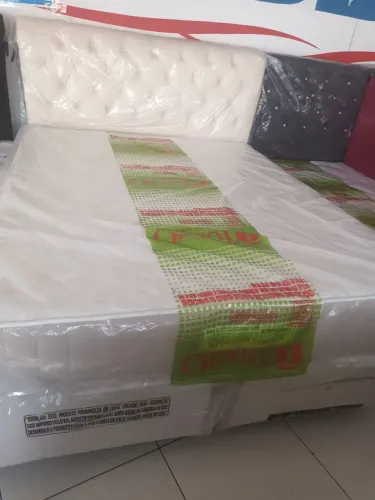 Cama Queen com cabeceira e colchão D45