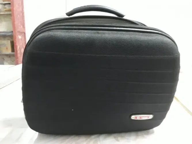 Mala de Mão marca Tonin, preta Novíssima ~ 36 x 30 x 20 - 12 kg de carga