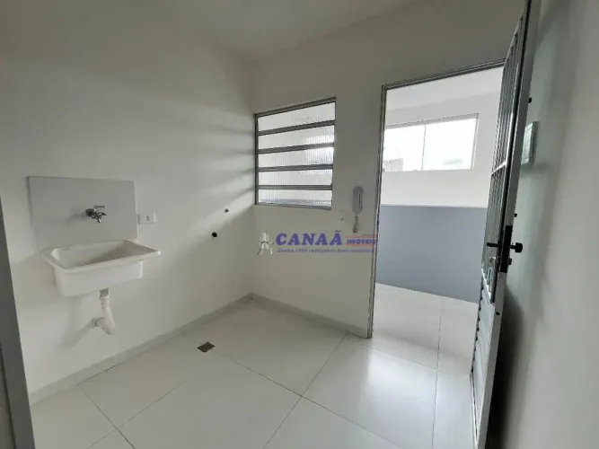 Casa com 1 dormitório para alugar, 34 m² por R$ 1.100,00/mês - Jardim Liberdade - Embu das