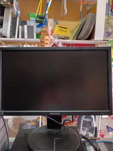 Monitor Positivo 19 polegadas com excelente resolução para todos os tipos de trabalho 