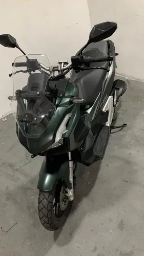 VENDO HONDA ADV 150
