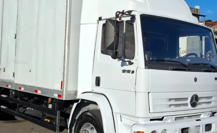 Vendo caminhão, sujeito a qualquer avaliação 