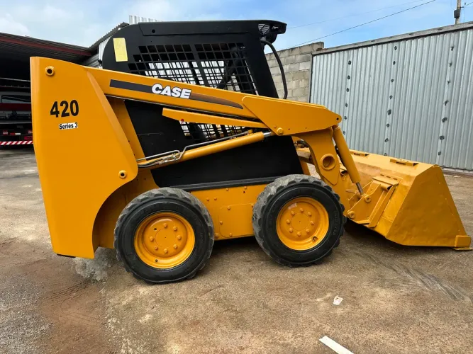 Case Mini Carregadeira BobCat 