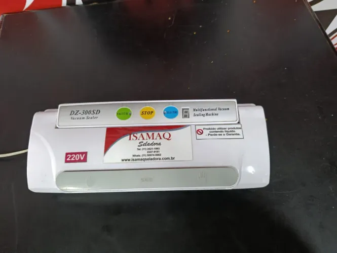 Seladora portátil 220 volts funcionando perfeitamente testamos na hora ela não faz ovácuo 
