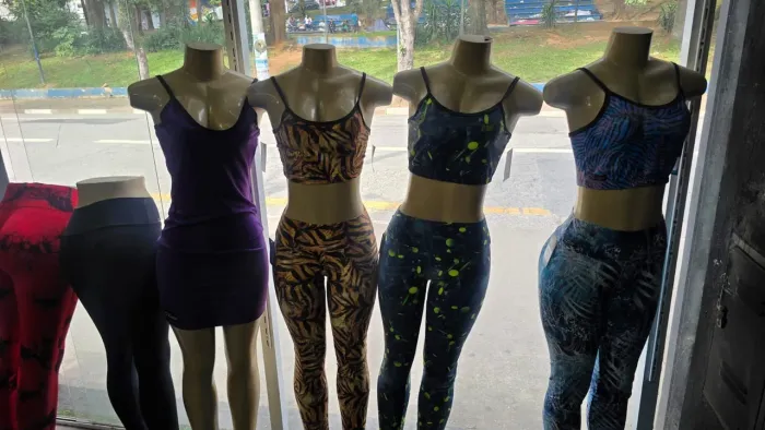 Lote de maniquins barato para desocupar local