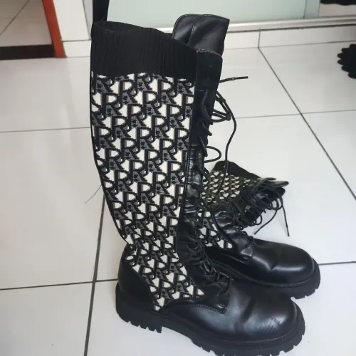 Vendo bota semi nova 41