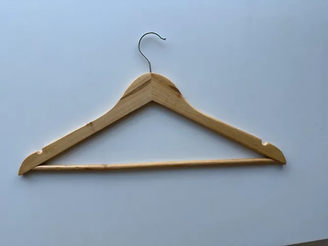 100 Cabides de roupa em madeira