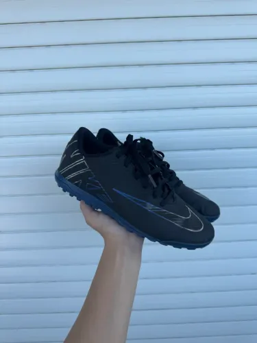 Chuteira Nike com trava 