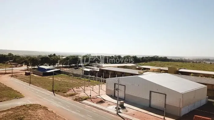 Aluguel de Barracão Comercial em Ribas do Rio Pardo-MS, Bairro Vale do Sol, 600m², 1 Banhe