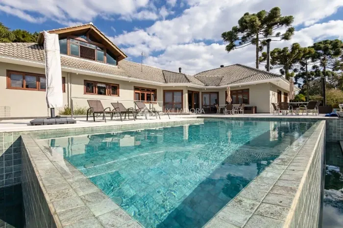 Seu Refúgio de Luxo: A Chácara em Pinhais