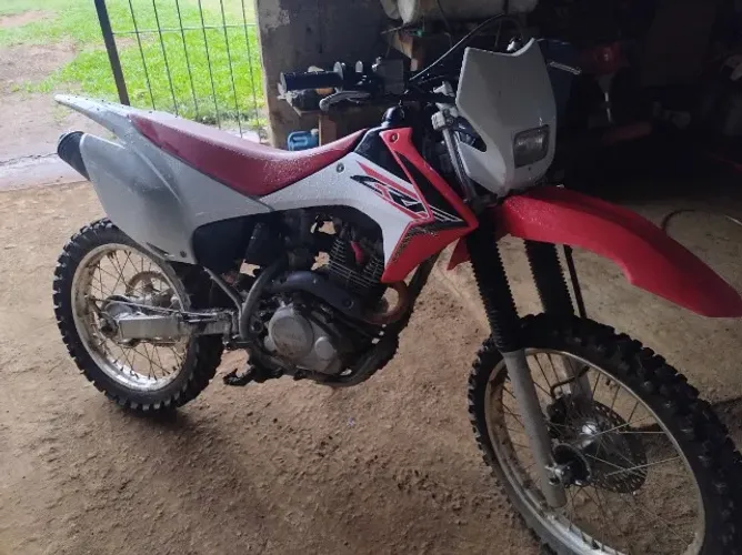 Moto segundo dono muito Nova nunca fez trilha 