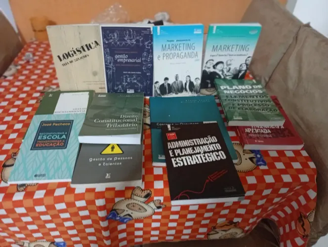Livros (pedagogia, processos gerenciais e educação no trânsito)