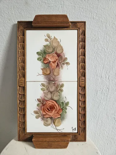 Bandeja Decorativa de Madeira com Flores Pintadas à Mão