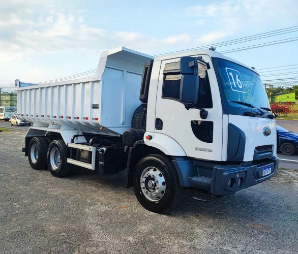 Ford Cargo 2629 6x4 ano 2016 caçamba nova 12m3