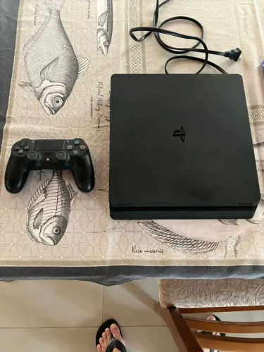 Playstation 4 + 8 jogos