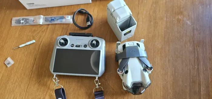 Drone Dji Mini 4 Pro Fly More Combo Plus Bateria 45min DJI RC 2 controle com tela