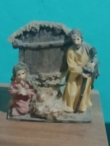 Imagem do menino Jesus na manjedoura antiguidade