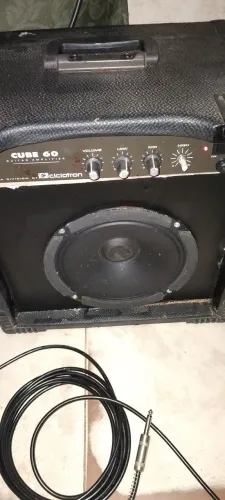 Caixa amplificada ciclotron cube 60 ver descrição geral 