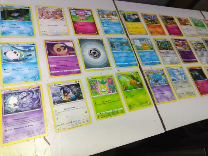 Cartas Pokémon pra jogar e colecionar bem conservada lote 33 unidades