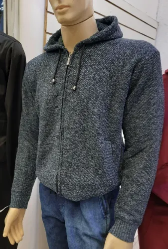 Sueter masculino com zíper. 