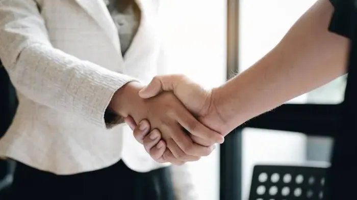 Faço Freelancer ou trabalho por contrato.