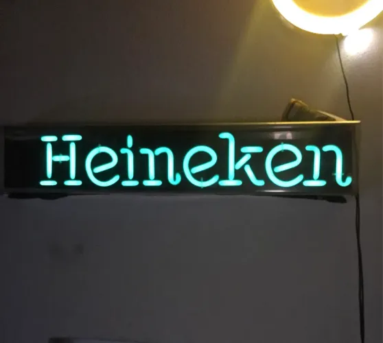 Heineken letreiro neon