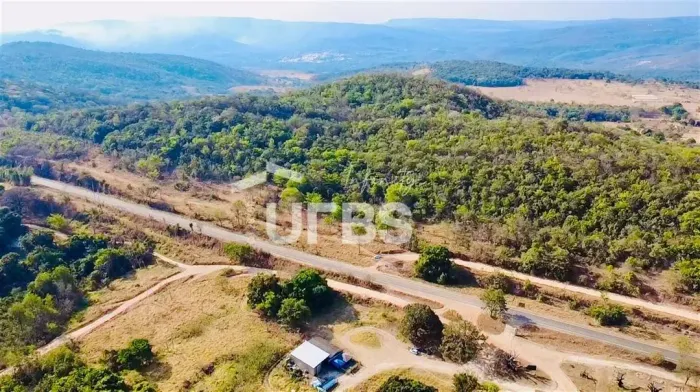 Glebas de 50.000 m² com frente para a rodovia.