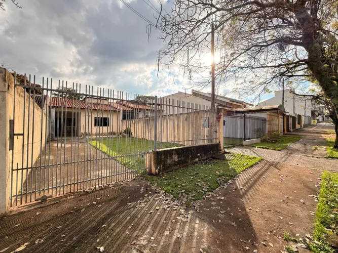 Casa à venda em Maringá, Jardim São Jorge, com 2 quartos, com 81.16 m²
