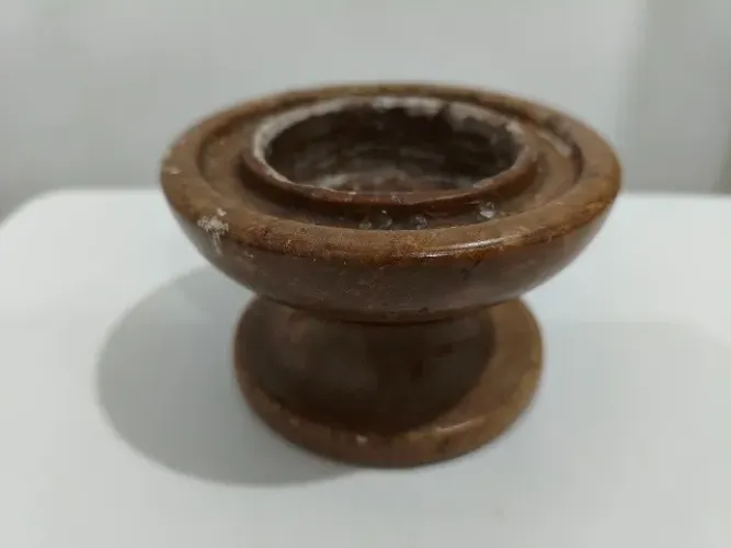 Antigo castiçal em esculpido em pedra sabão barroco item de coleção.