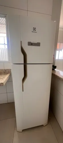 Geladeira Eletrolux 361 litros