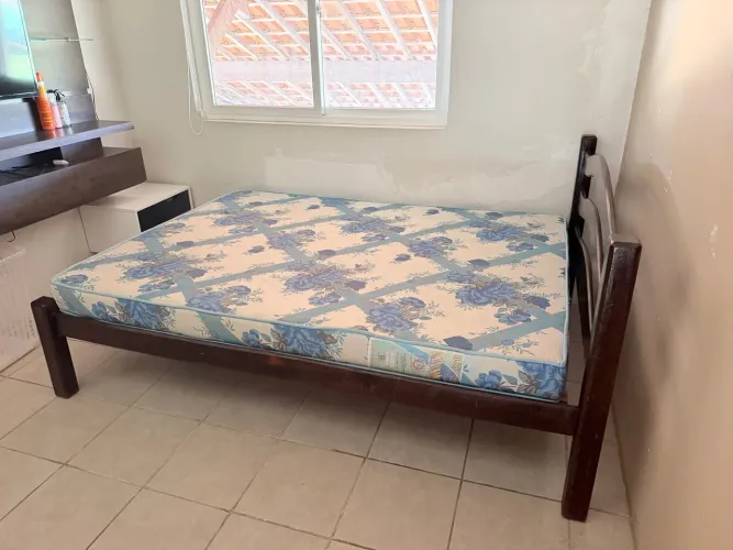 Cama de casal em Angelim-Pedra,madeira maciça e resistente.